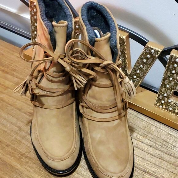 Land's End Tan Suede Leather Wedge Lace up Botties Sz 9.5 - Picture 3 of 12